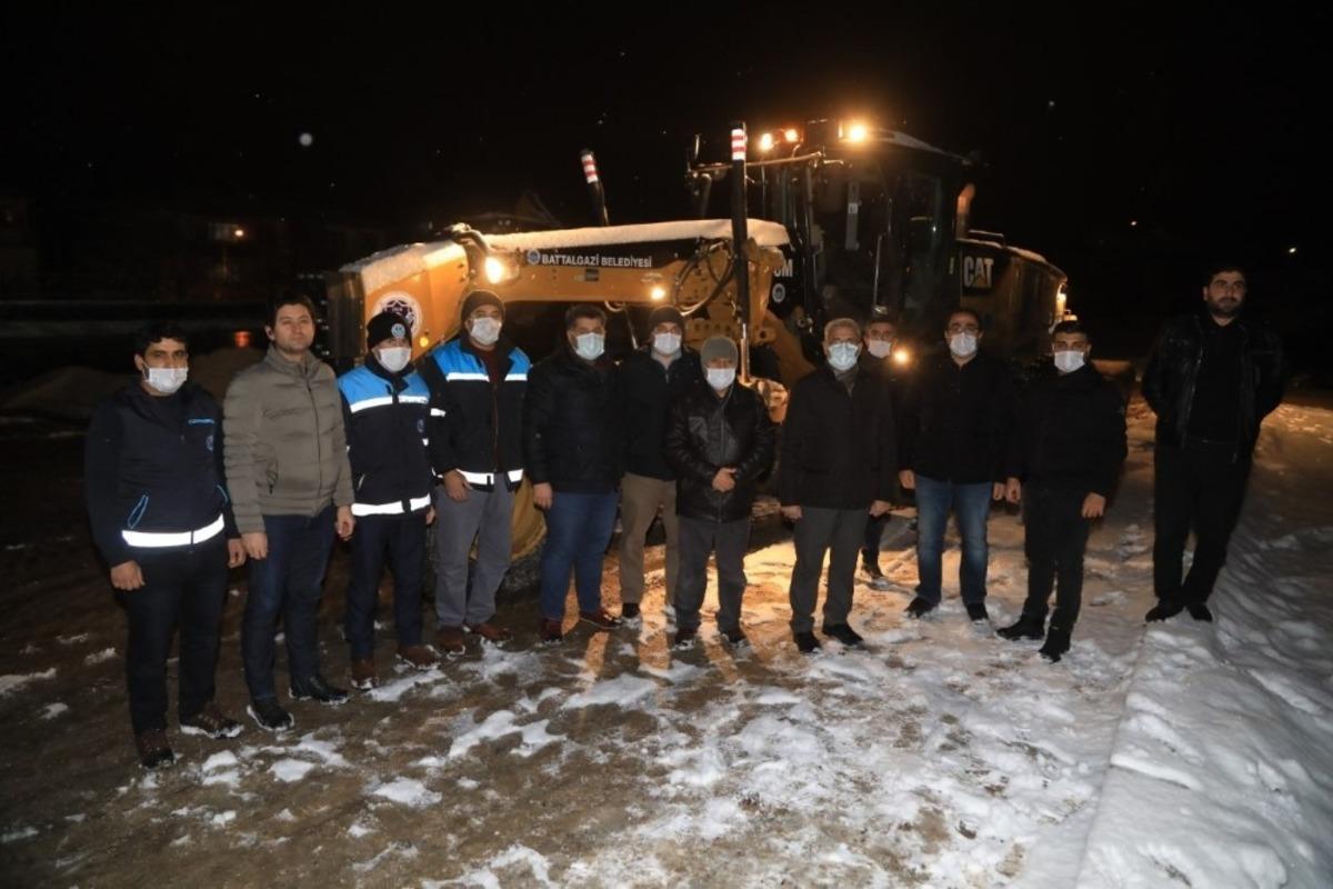 Battalgazi Belediyesi&rsquo;nin kar mesaisi devam ediyor