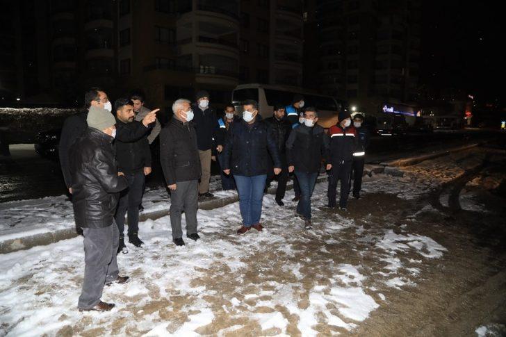 Battalgazi Belediyesi’nin kar mesaisi devam ediyor G3