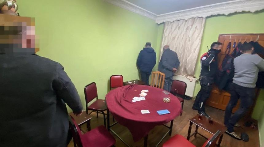 Kumar tutkusundan vazge&ccedil;emeyen şahıslar polisten ka&ccedil;amadı