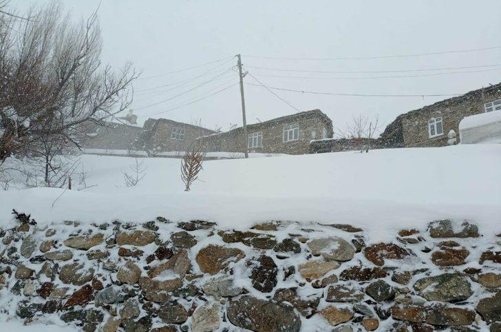 Bahçesaray’da 70 yerleşim yeri ulaşıma kapandı G2