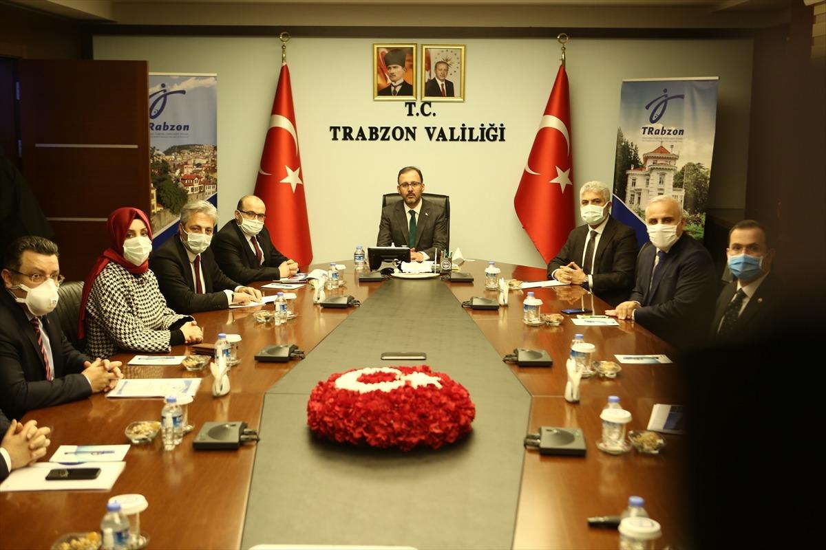 Bakan Kasapoğlu, Eren B&uuml;lb&uuml;l Gen&ccedil;lik Merkezi'nin a&ccedil;ılışını yaptı: