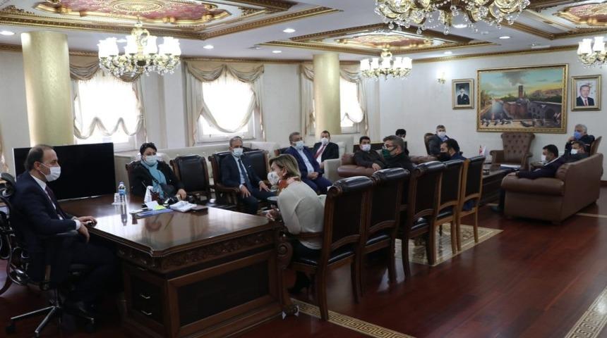 Vali Erin vatandaşlarla bir araya geldi