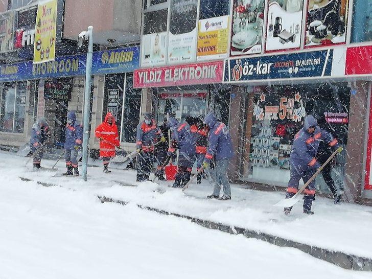 Bingöl’de belediye ekiplerinin karla mücadele çalışması G3