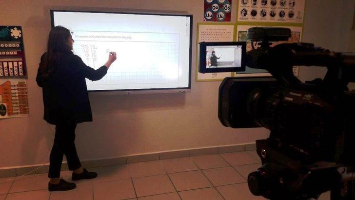 Canlı dersleri takip eden öğrenci sayısı 8 günde 9 bine ulaştı G3