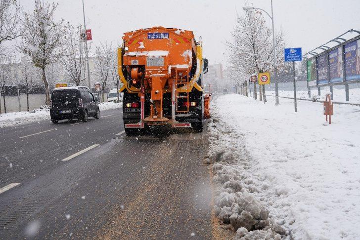 Diyarbakır Büyükşehir Belediyesi, karla mücadele çalışmalarına hızlı başladı G2