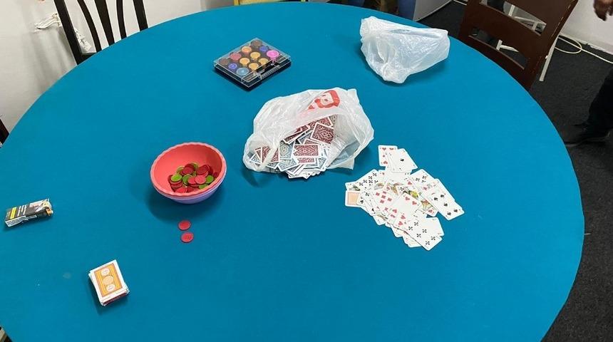 Kapalı alanda kumar oynayan 21 kişiye 66 bin 150 lira para cezası
