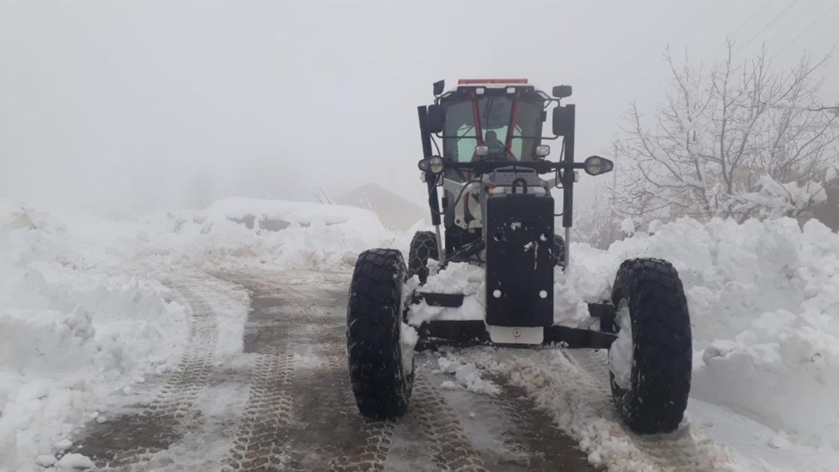 7 il&ccedil;enin mahalle yollarında karla m&uuml;cadele devam ediyor