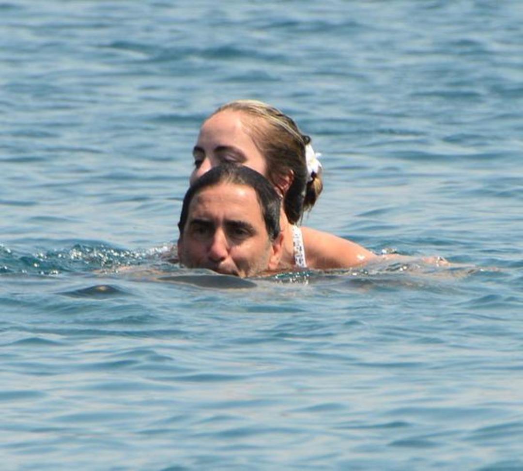 Yeni boşanan Bekir Aksoy &ccedil;apkınlık turuna başladı 