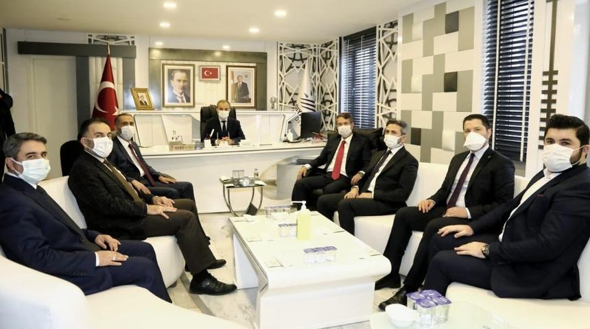 AK Partili Canikli&rsquo;den belediyeye ziyaret