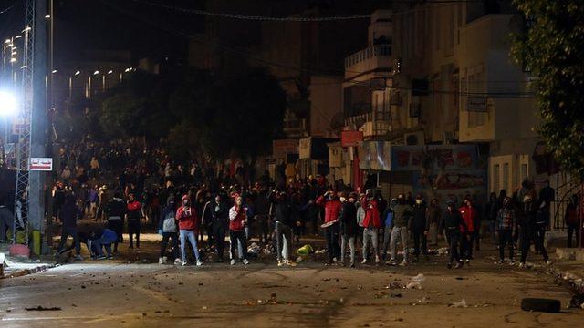 Eylemler esnasında güvenlik güçleri ile protestocular arasında çatışmalar çıktı.