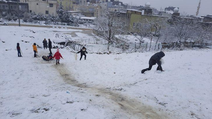 Mardin’de çocuklar karda kaymanın keyfini çıkardı G4