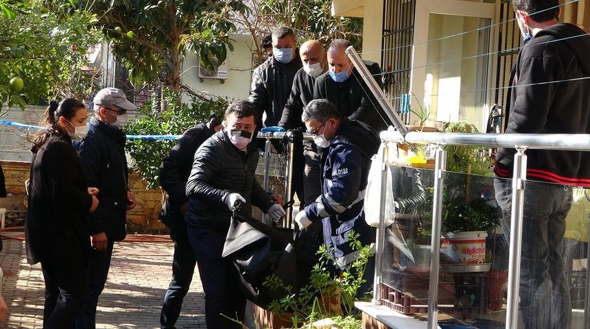 Kanlar içinde ölü bulundu! Olay yerinde birbirlerine girdiler