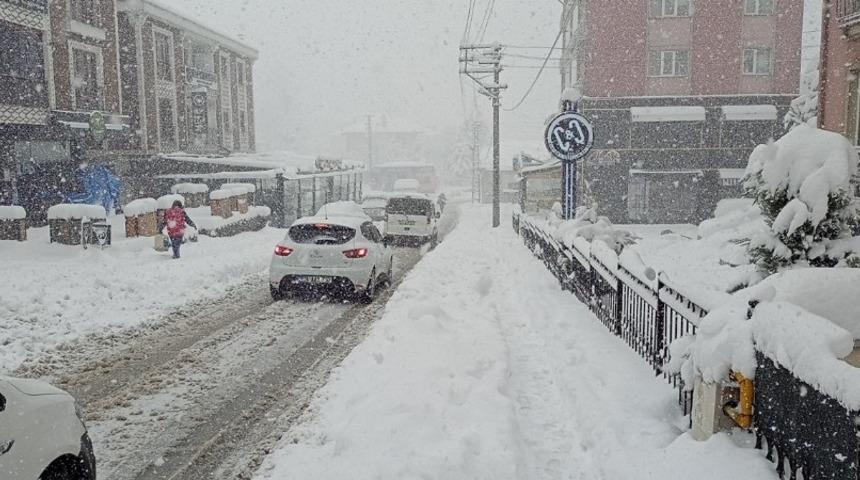 Kar nedeniyle engelli ve hamile kamu personeli idari izinli sayılacak