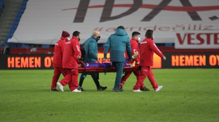 Trabzonspor'da Abdülkadir Ömür sahayı sedyeyle terk etti