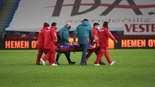 Trabzonspor'da Abdülkadir Ömür sahayı sedyeyle terk etti