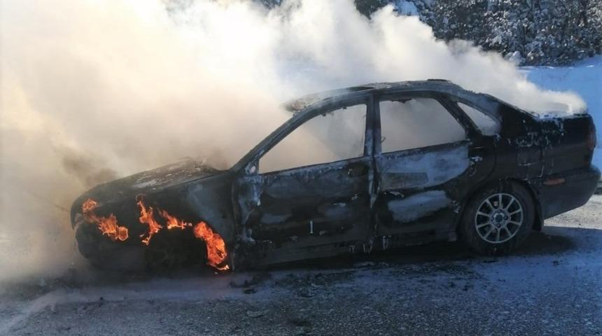 K&uuml;tahya&rsquo;da ara&ccedil; yangını