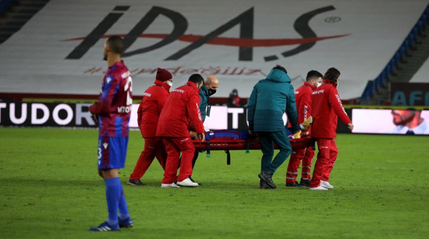 SON DAKİKA! Trabzonspor'da Abd&uuml;lkadir &Ouml;m&uuml;r'&uuml;n ayak bileği kırıldı!