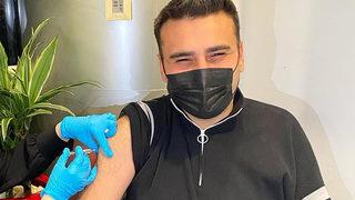 CZN Burak koronavirüs aşısı oldu!