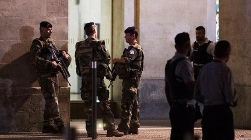 Fransa'da bomba paniği! Tren garı boşaltıldı
