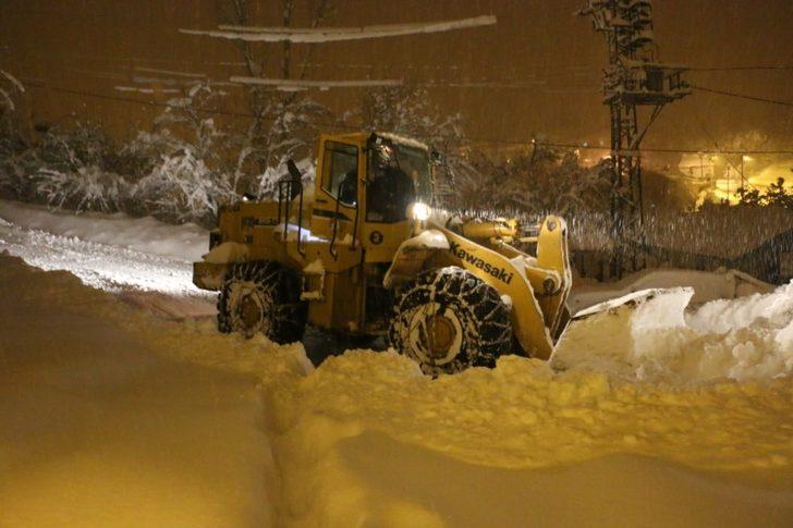 Bitlis Belediyesinin karla mücadelesi gecede devam ediyor G2
