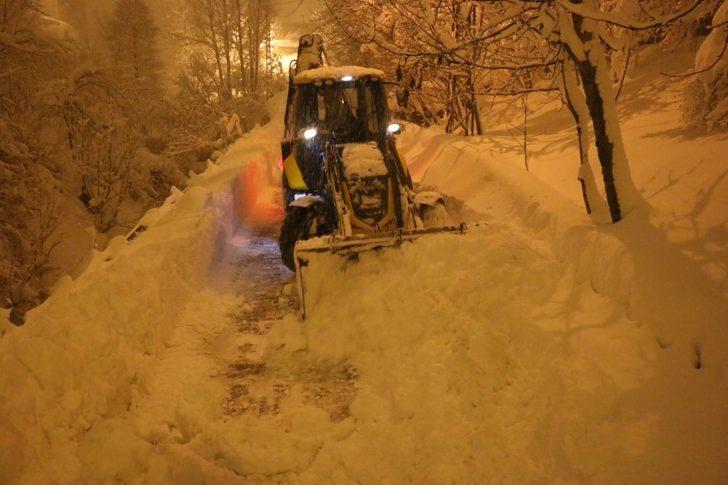 Bitlis Belediyesinin karla mücadelesi gecede devam ediyor G4