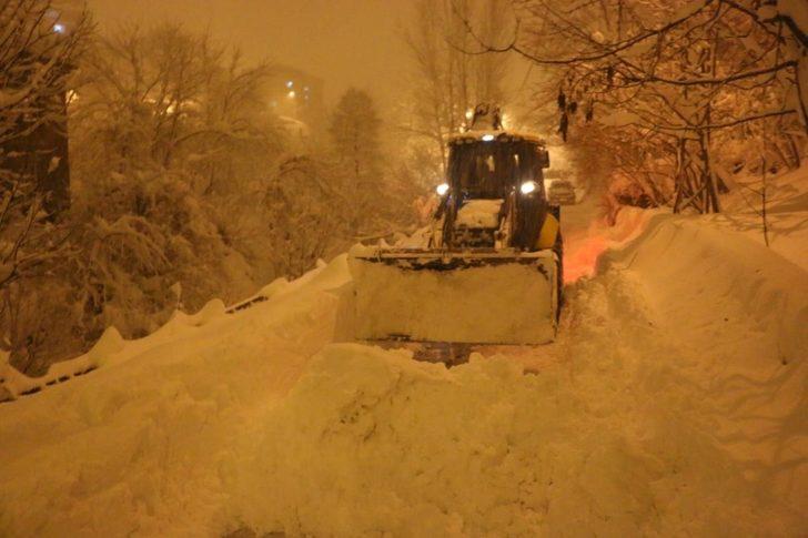 Bitlis Belediyesinin karla mücadelesi gecede devam ediyor G5