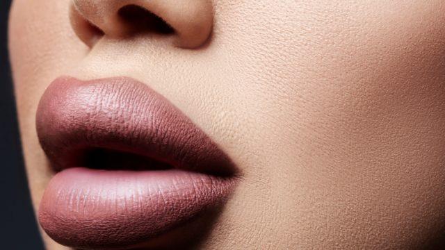 Arap makyajının olmazsa olmazları! Kalın dudaklar, kalıp gibi kaşlar...