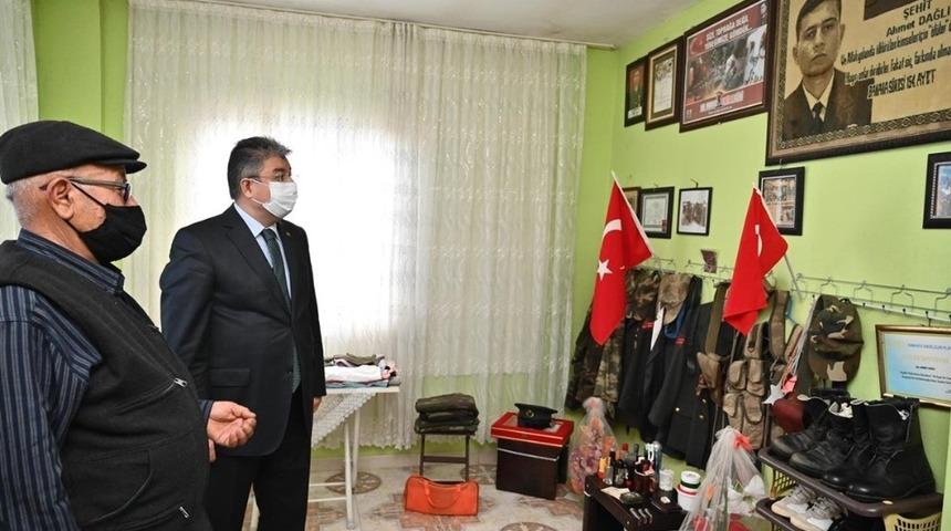 Vali Yılmaz: "Şehit ailelerine kapımız, g&ouml;nl&uuml;m&uuml;z daima a&ccedil;ıktır"