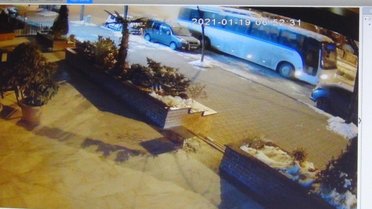 İş&ccedil;ileri almaya giden servis otob&uuml;s&uuml; alevlere teslim oldu