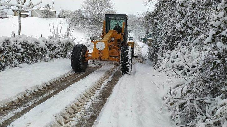 Altınova’da karla mücadele devam ediyor G1
