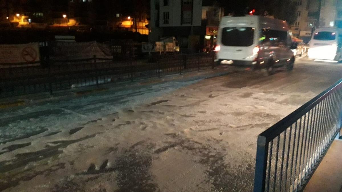 Yollar buz tuttu, vatandaşın imdadına Aydın B&uuml;y&uuml;kşehir Belediyesi yetişti