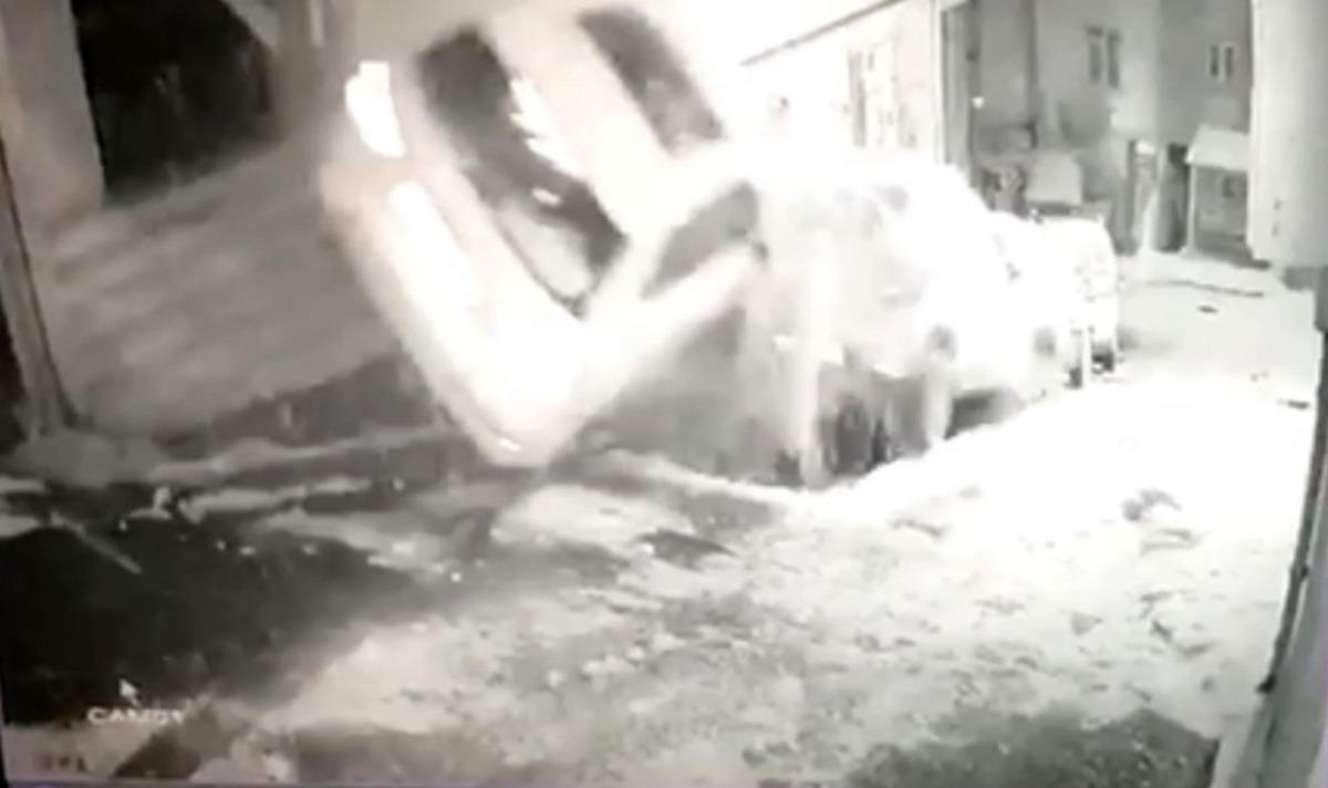 (&Ouml;zel) İstanbul&rsquo;da film sahnelerini aratmayan kaza kamerada