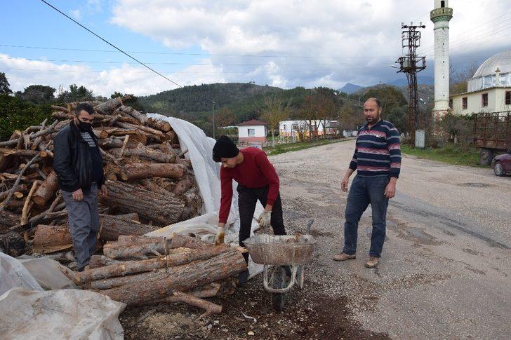 Antalya’da üreticinin meşakkatli don nöbeti G4