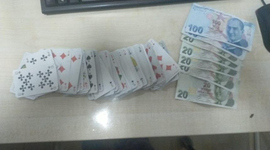 Kars’ta kumar oynayan 4 kişi suçüstü yakalandı