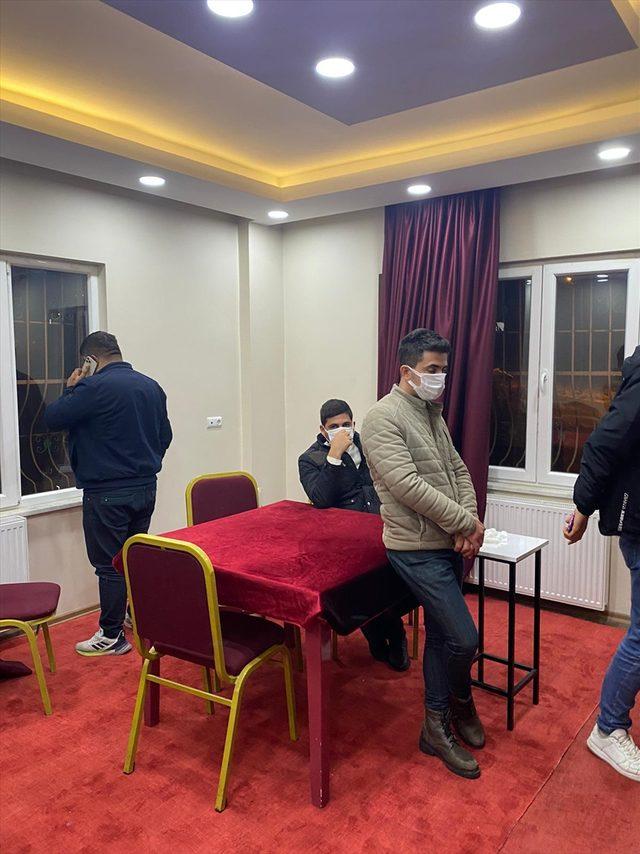 Gaziantep'te bağ evinde kumar oynayan 17 kişi suçüstü yakalandı