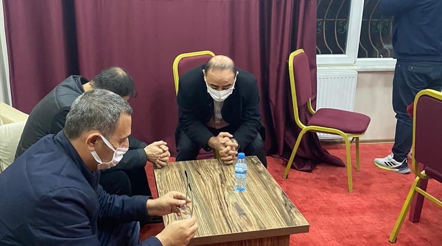 Gaziantep'te bağ evinde kumar oynayan 17 kişi su&ccedil;&uuml;st&uuml; yakalandı