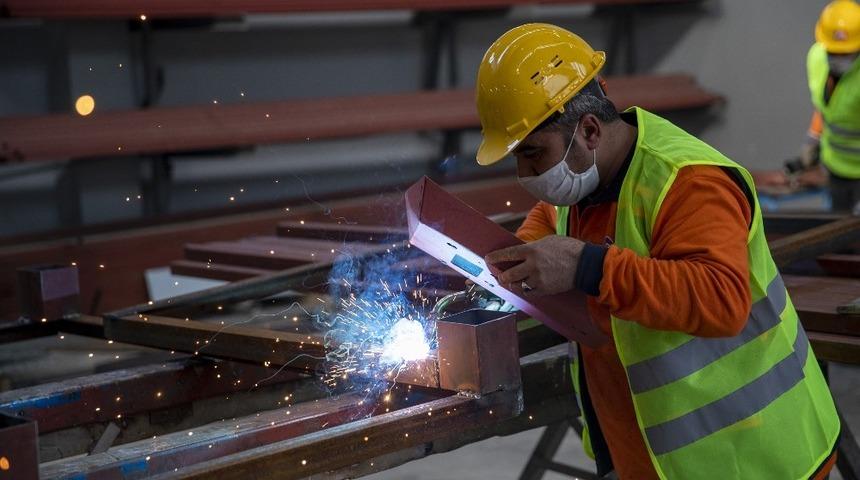 Kendi at&ouml;lyesinde &uuml;retiyor, hizmetlerde kullanıyor