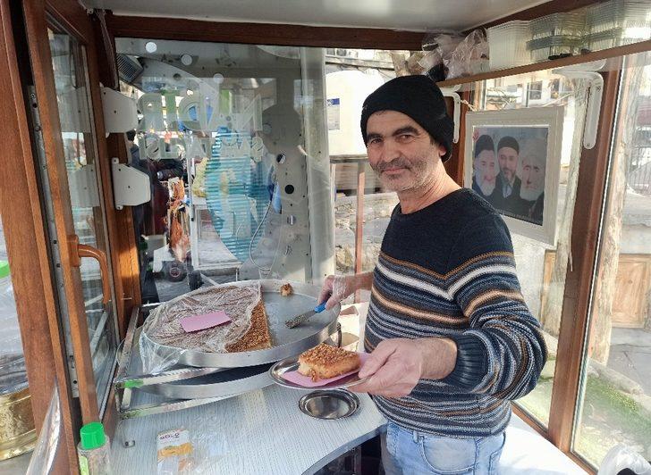 Şam tatlısı yaparak baba mesleğini sürdürüyor G1