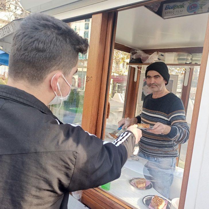 Şam tatlısı yaparak baba mesleğini sürdürüyor G3