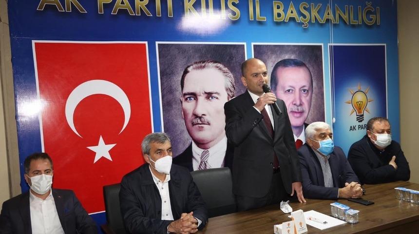 AK Parti’nin yeni yönetimi ilk toplantısını yaptı