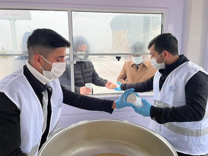Edremit Belediyesinden vatandaşların içini ısıtan ikram G1