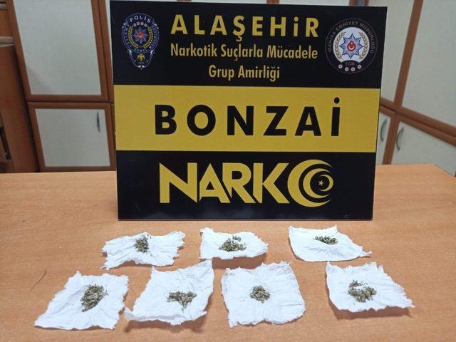 Manisa’da uyuşturucuya geçit yok: 2 kişi tutuklandı 1