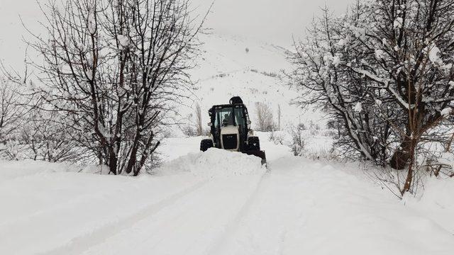 Tunceli’de kapalı bulunan 42 köy yolunu açma çalışması sürüyor