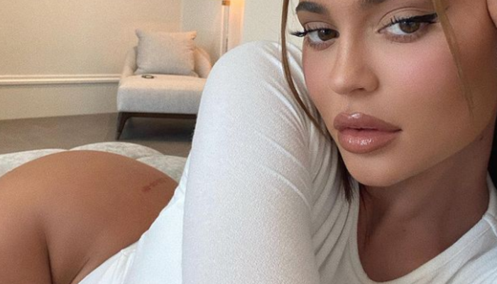 Kylie Jenner dudaklarının sırrı! Ameliyat masasına yatmadan dolgun göstermenin kolay yolu