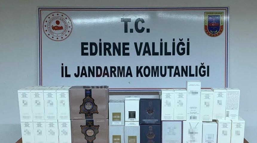 Edirne&rsquo;de 5 bin 800 TL&rsquo;lik ka&ccedil;ak parf&uuml;m ele ge&ccedil;irildi