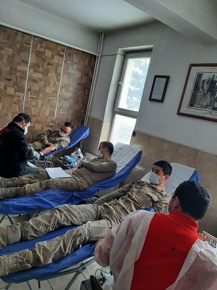 Göle ilçe Jandarmadan Kızılay’a kan bağışı G3