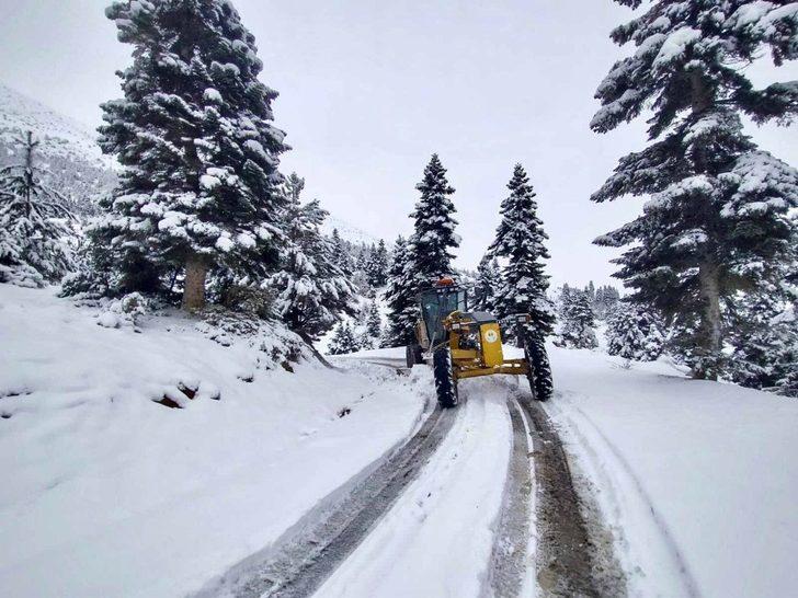 Adana’da karla mücadele ekipleri 24 saat görev başında G4