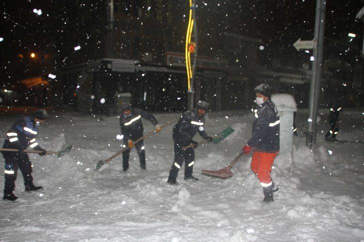 Malazgirt Belediyesinden kar temizleme çalışması G2