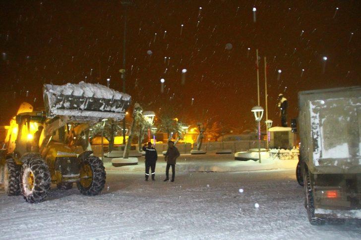 Malazgirt Belediyesinden kar temizleme çalışması G4