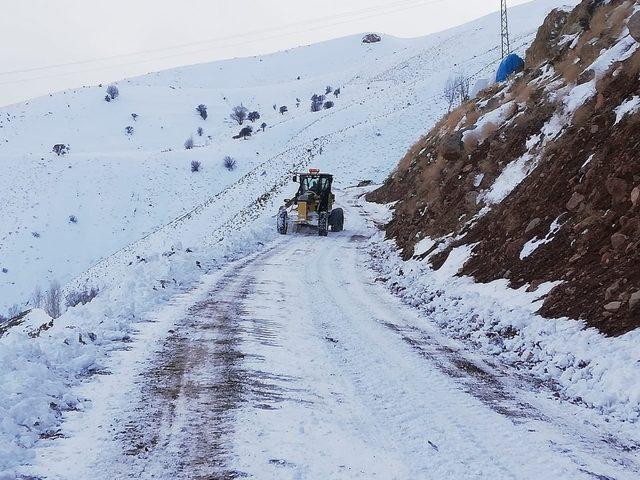 Bingöl’de 164 köy yolu ulaşıma açıldı, 117’si için çalışma sürüyor